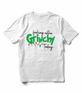 Camiseta Feeling Extra Grinchy Today Humor Navideño Luces