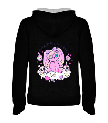 Sudadera Conejo Vudú DTF: "Just a Girl with a Doll"
